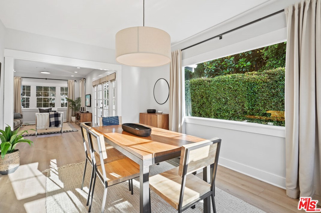 1903 Berkeley Ave, Los Angeles CA  90026-2567 exterior