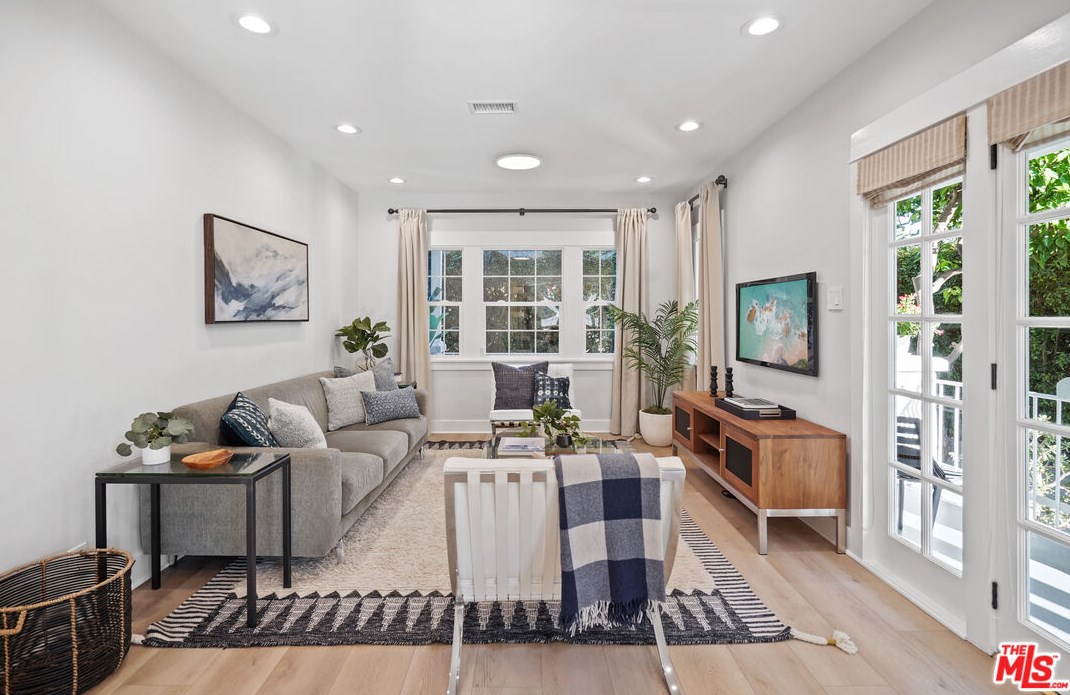 1903 Berkeley Ave, Los Angeles CA  90026-2567 exterior