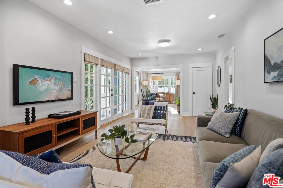 1903 Berkeley Ave, Los Angeles CA  90026-2567 exterior
