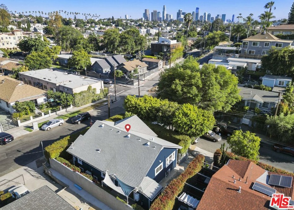 1903 Berkeley Ave, Los Angeles CA  90026-2567 exterior