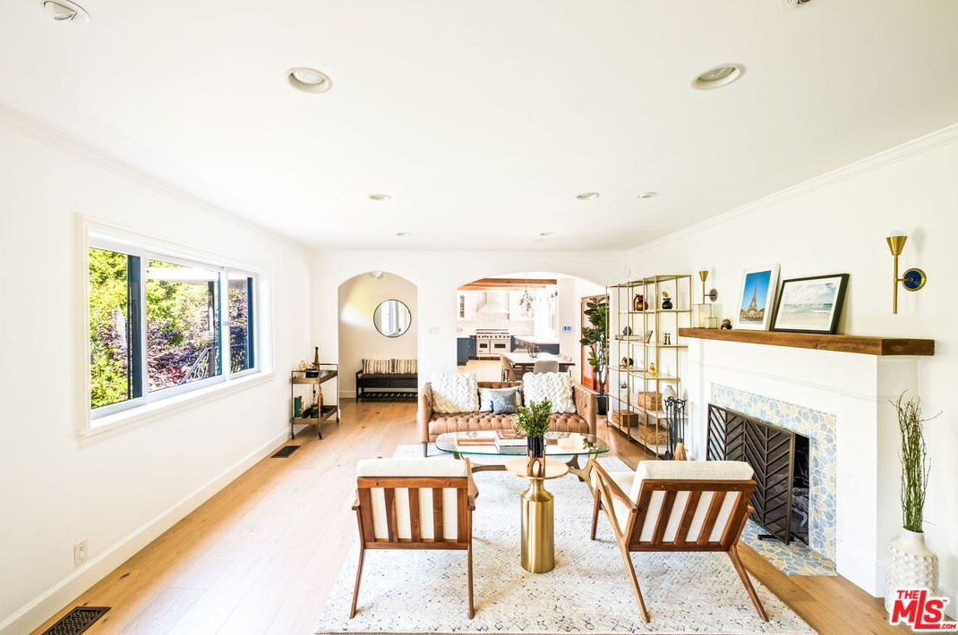 4217 Noble Ave, Van Nuys CA  91403-4012 exterior