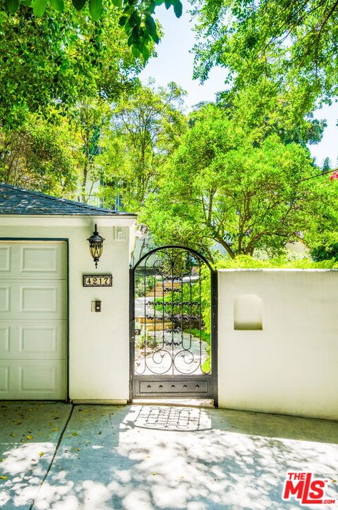 4217 Noble Ave, Van Nuys CA  91403-4012 exterior