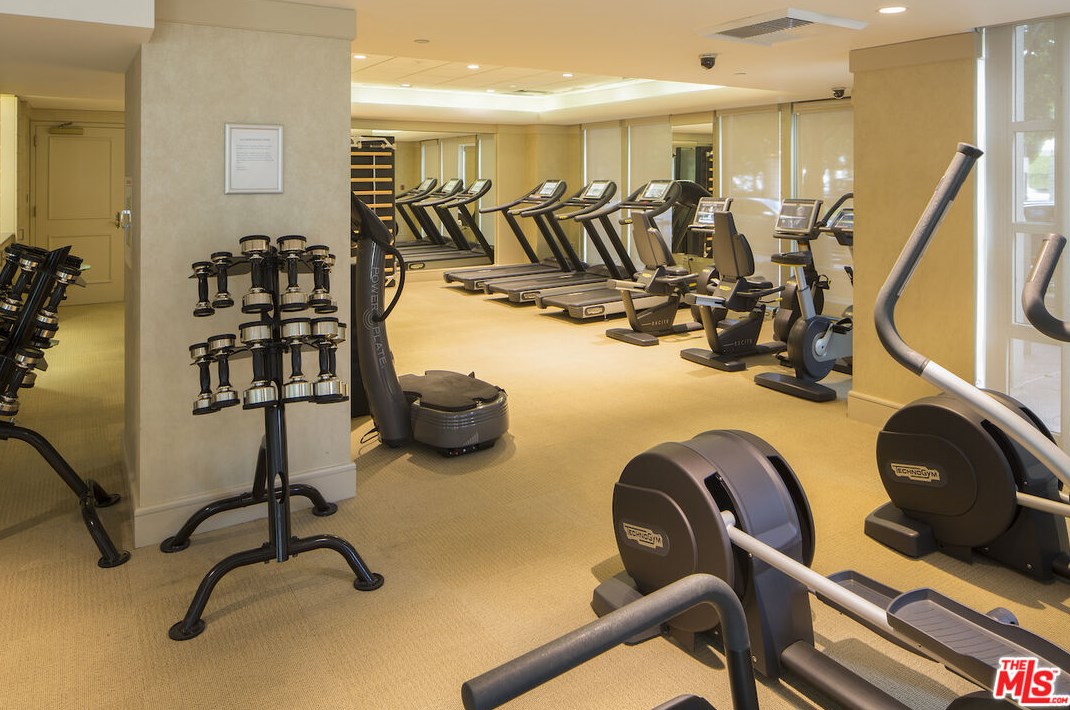 10580 Wilshire Blvd, Los Angeles CA  90024-4500 exterior