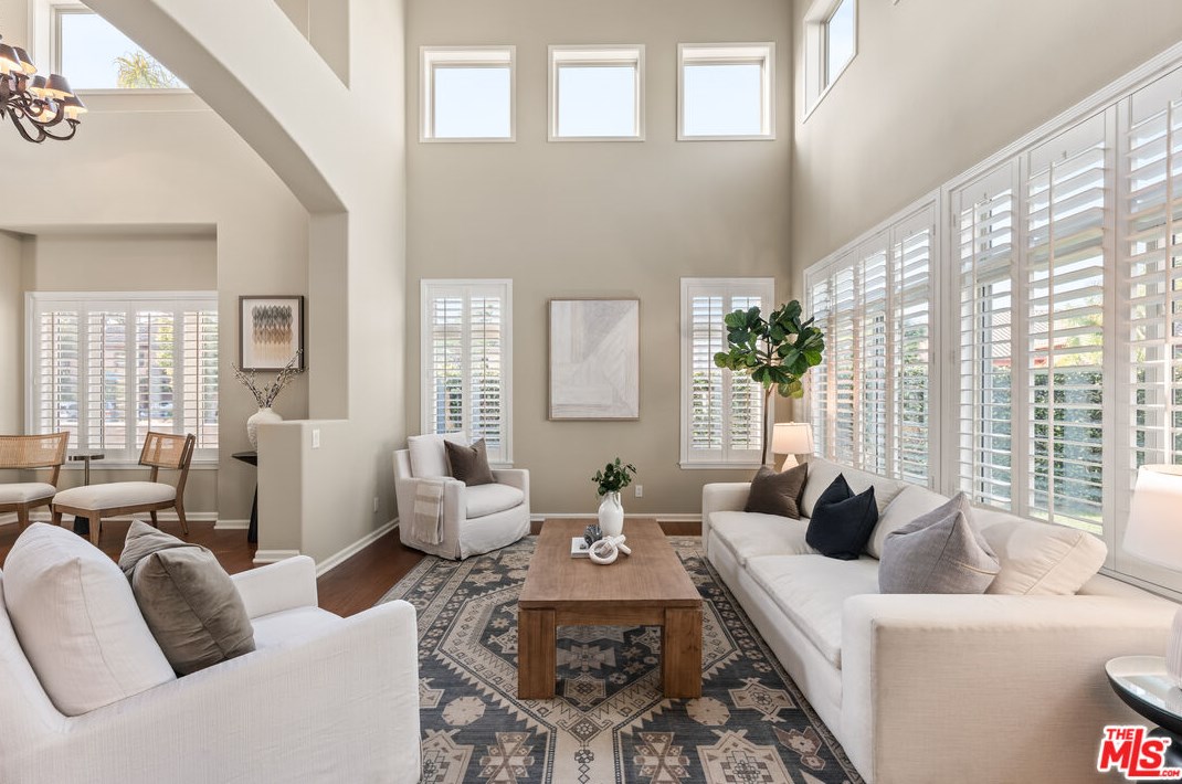 6655 Kentwood Bluffs Dr, Los Angeles, CA 90045-1260