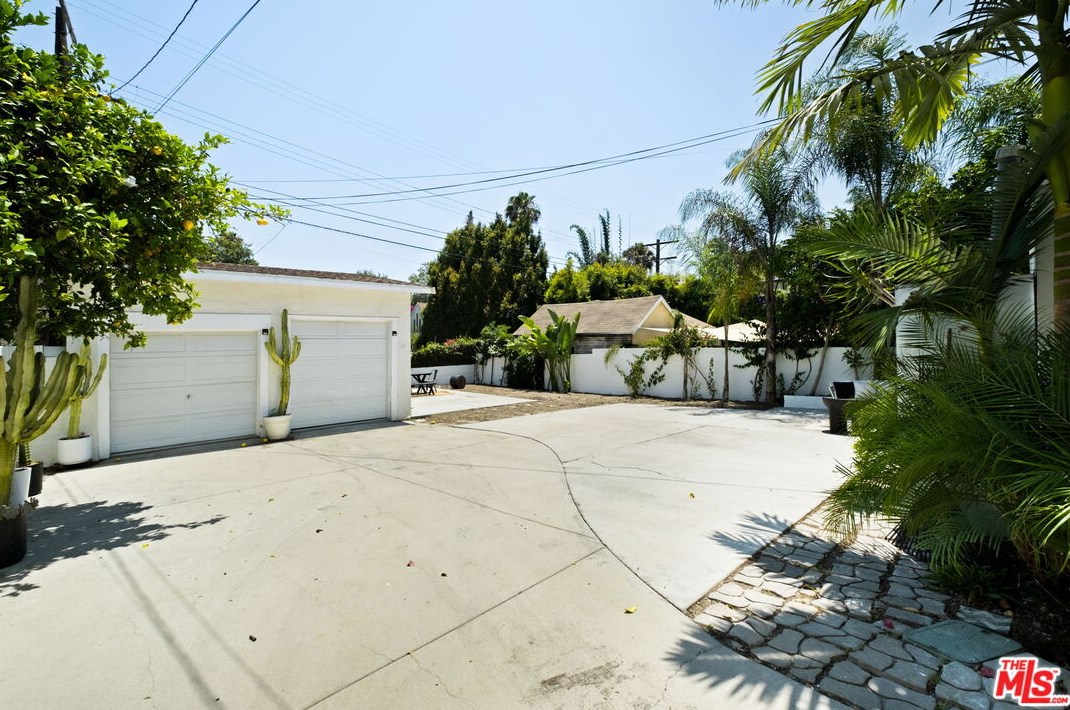 1106 Highland Ave, Los Angeles CA  90019-1750 exterior