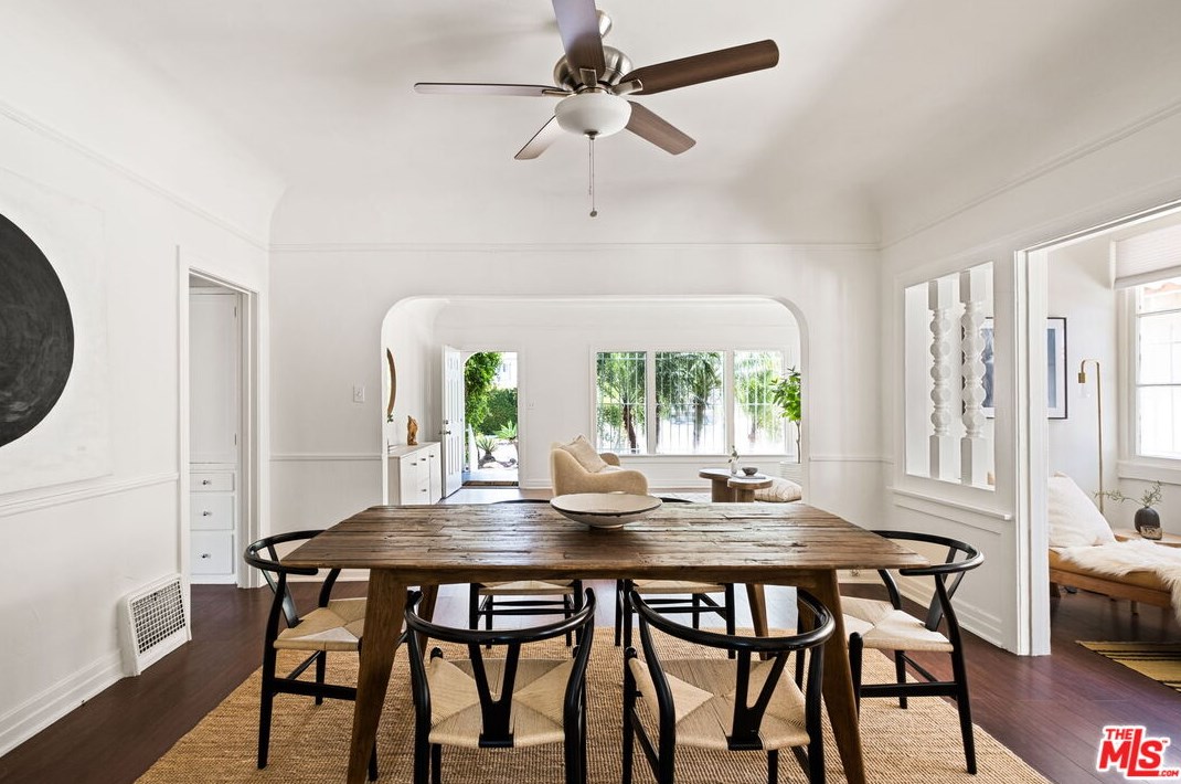 1106 Highland Ave, Los Angeles CA  90019-1750 exterior