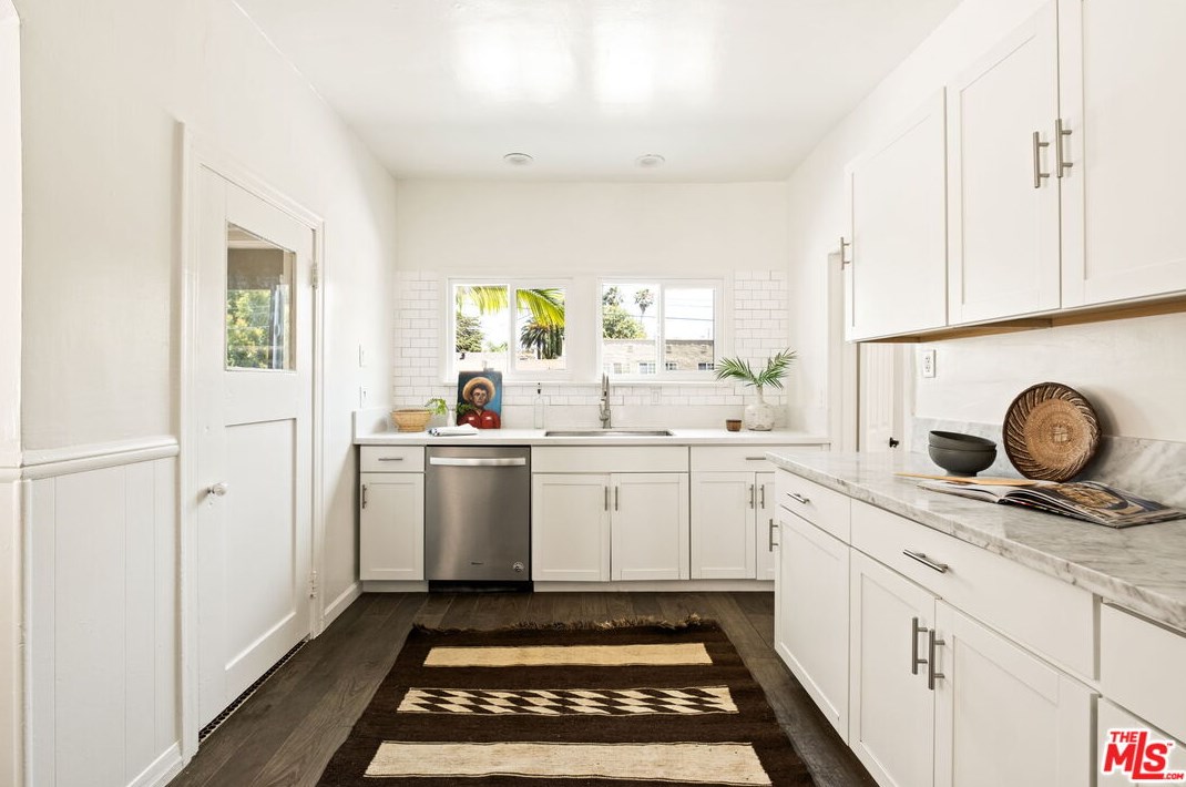 1106 Highland Ave, Los Angeles CA  90019-1750 exterior