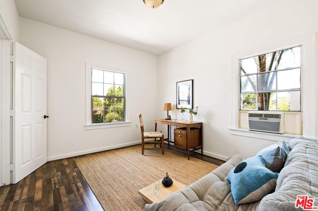 1106 Highland Ave, Los Angeles CA  90019-1750 exterior