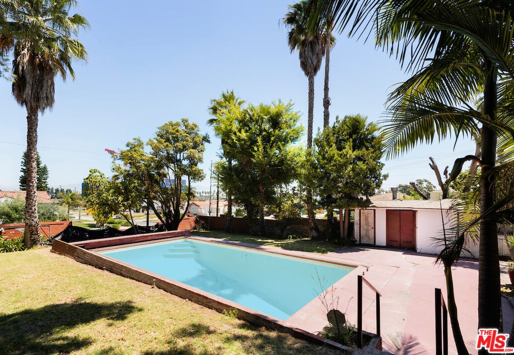 3454 48th St, Los Angeles CA  90043-1203 exterior