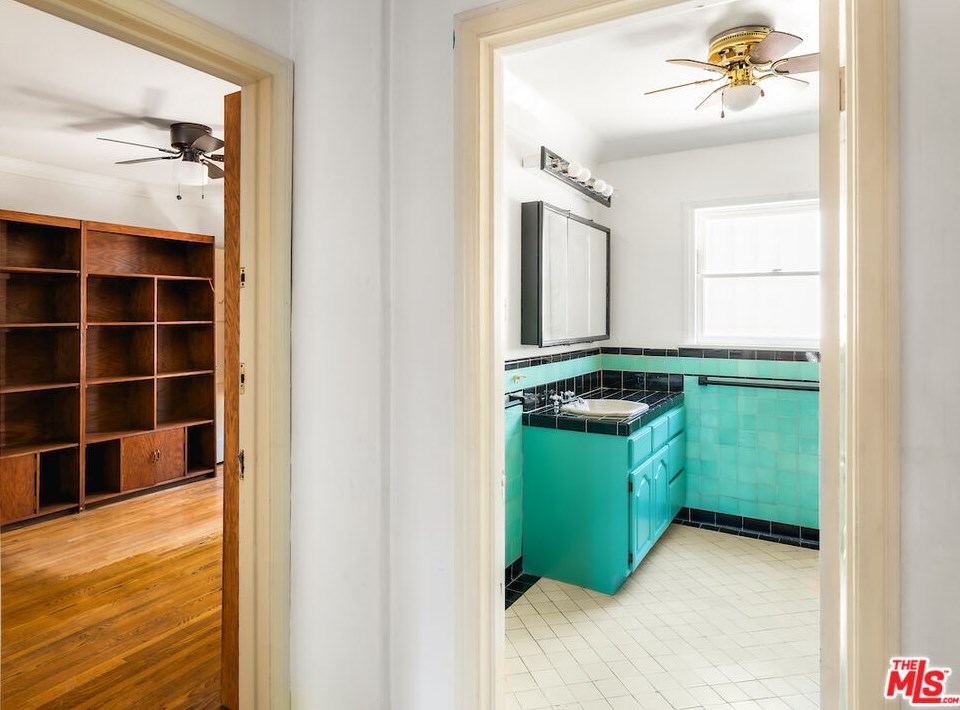 3454 48th St, Los Angeles CA  90043-1203 exterior