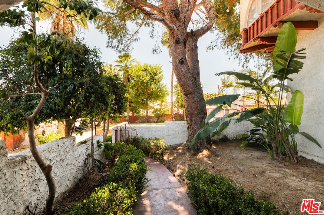 3454 48th St, Los Angeles CA  90043-1203 exterior