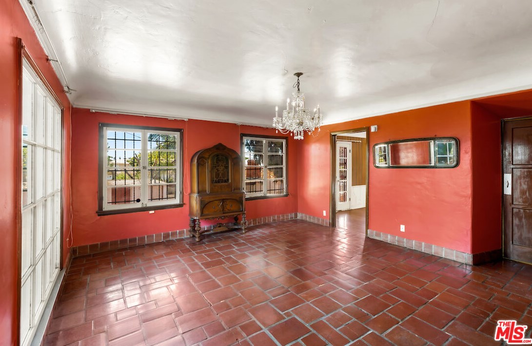 3454 48th St, Los Angeles CA  90043-1203 exterior