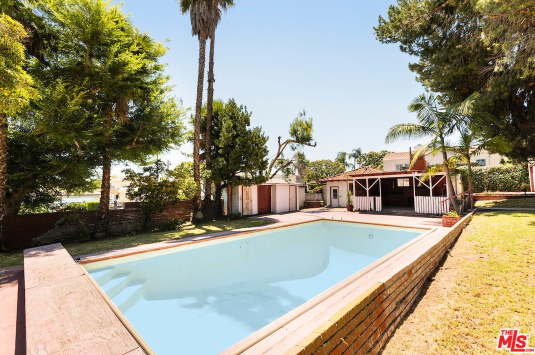 3454 48th St, Los Angeles CA  90043-1203 exterior