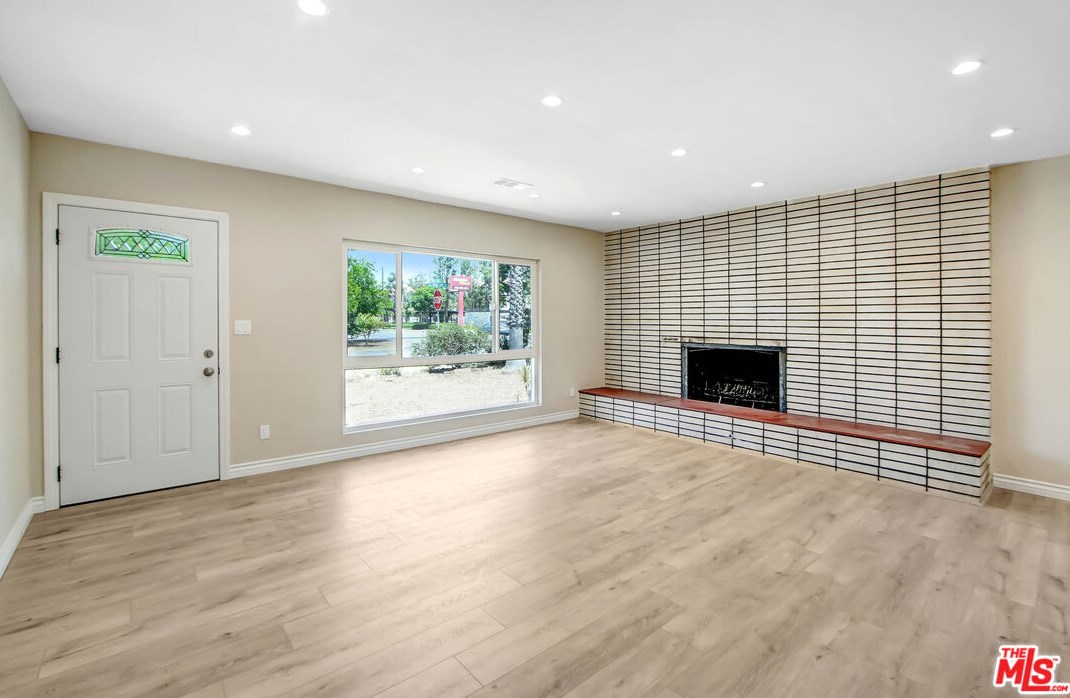 8805 Newport Ave, Fontana, CA 92335