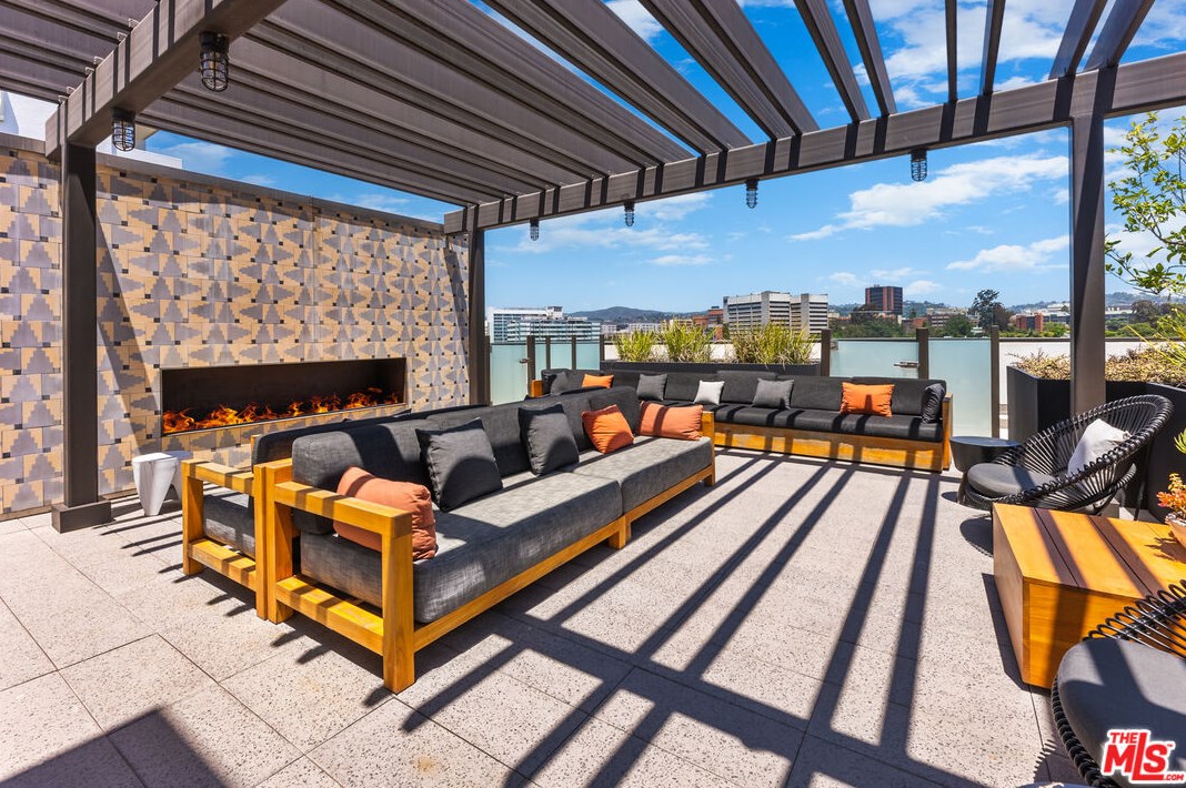 10777 Wilshire Blvd, Los Angeles CA  90024-4458 exterior