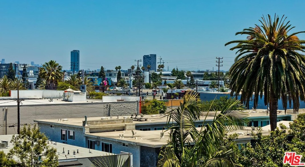 3743 Canfield Ave, Los Angeles CA  90034-8400 exterior