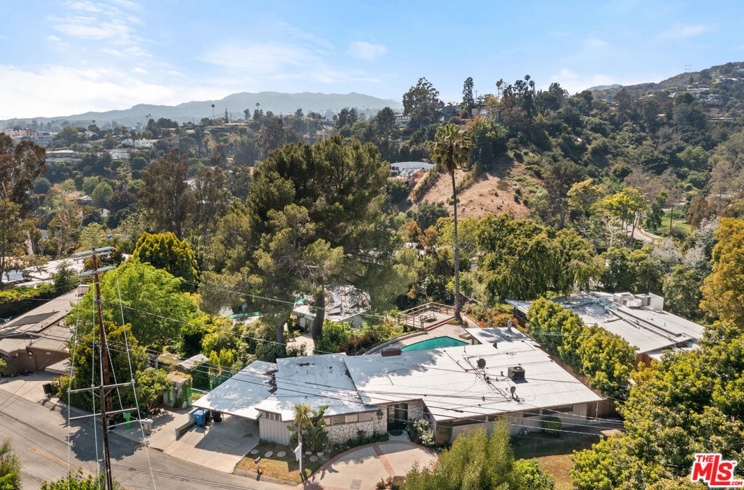 901 Hanley Ave, Los Angeles, CA 90049-1915