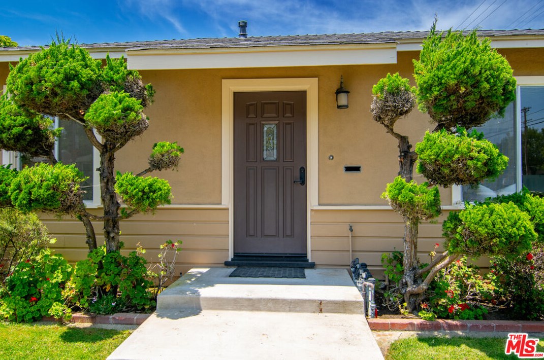 7701 Anise Ave, Los Angeles, CA 90045-1104