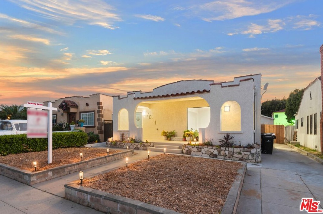 7011 Haas Ave, Los Angeles, CA 90047-1642
