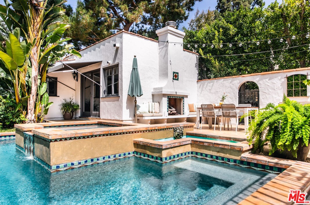 1545 Orange Grove Ave, Los Angeles CA  90019-4923 exterior
