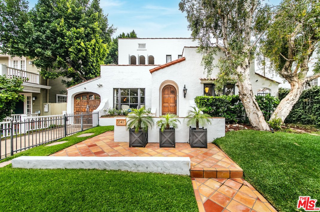 1545 Orange Grove Ave, Los Angeles CA  90019-4923 exterior