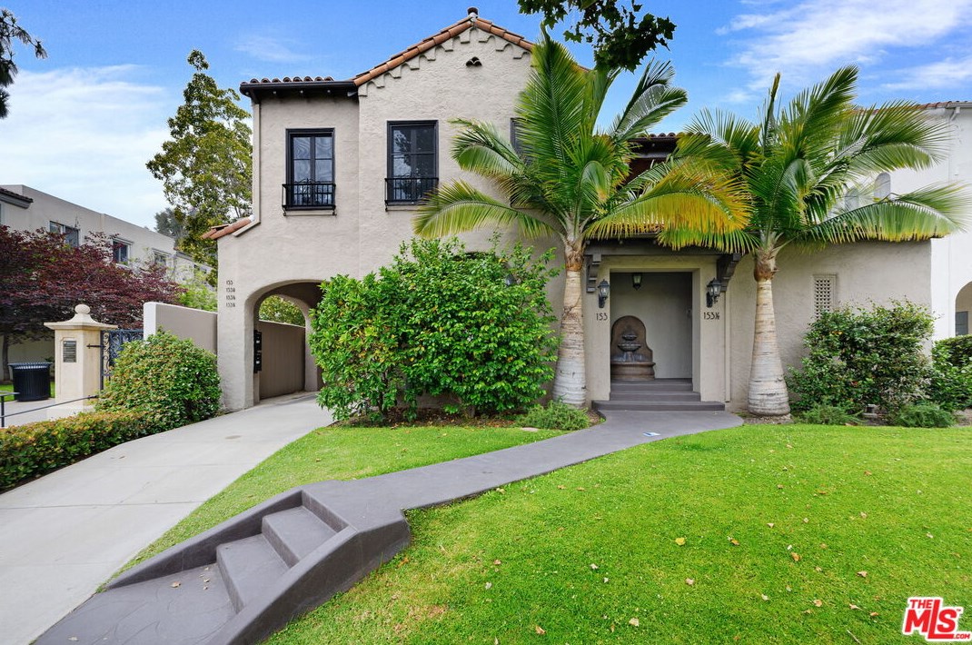 153 N Arnaz Dr, Beverly Hills, CA 90211
