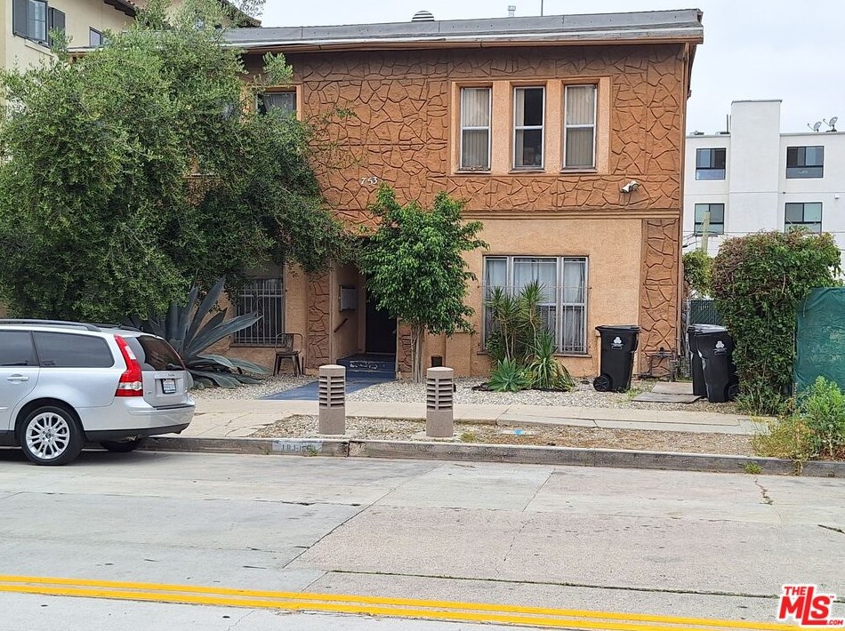 753 Cole Ave, Los Angeles, CA 90038-3625