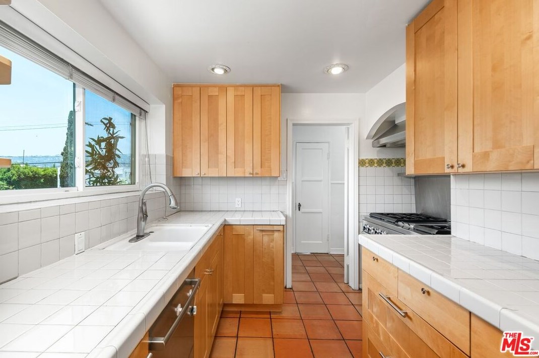 8283 4th St, Los Angeles CA  90048-1834 exterior