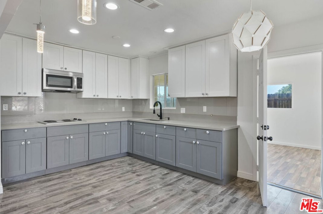 8849 Maple Ave, Hesperia CA  92345-3739 exterior