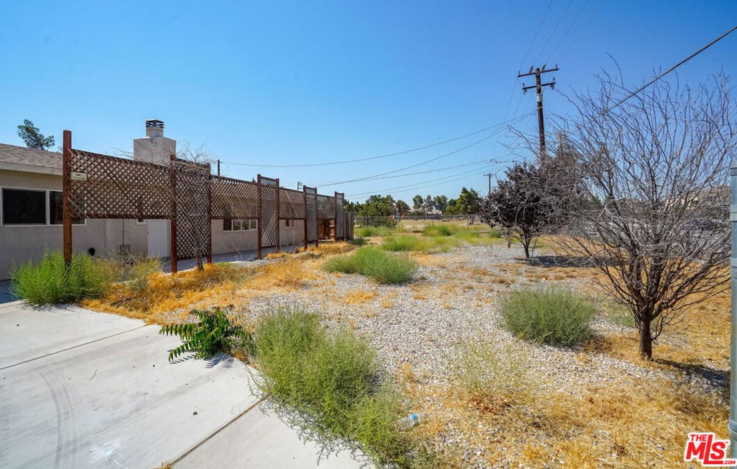 8849 Maple Ave, Hesperia CA  92345-3739 exterior