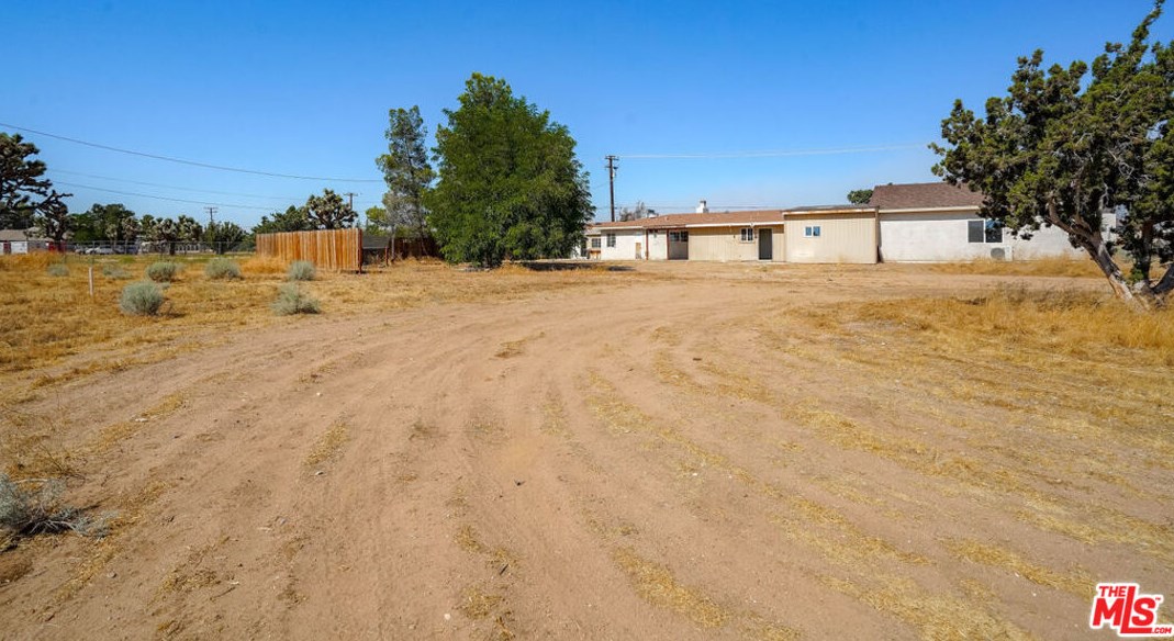 8849 Maple Ave, Hesperia CA  92345-3739 exterior