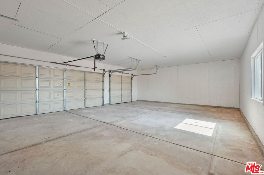 8849 Maple Ave, Hesperia CA  92345-3739 exterior
