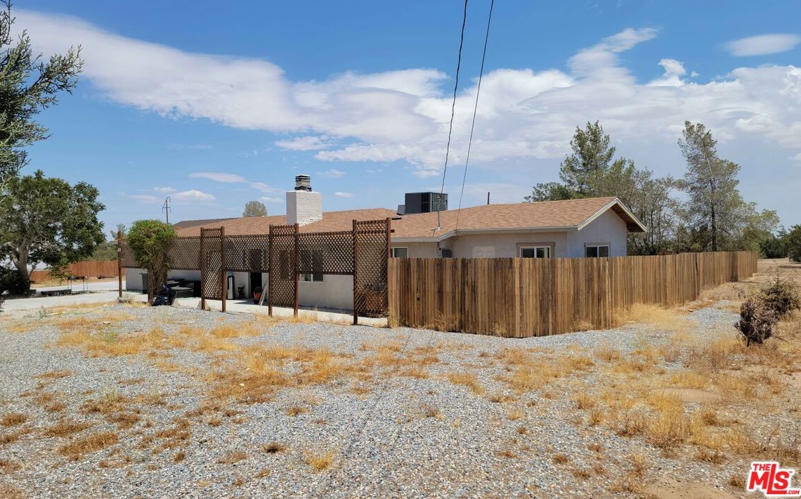 8849 Maple Ave, Hesperia CA  92345-3739 exterior