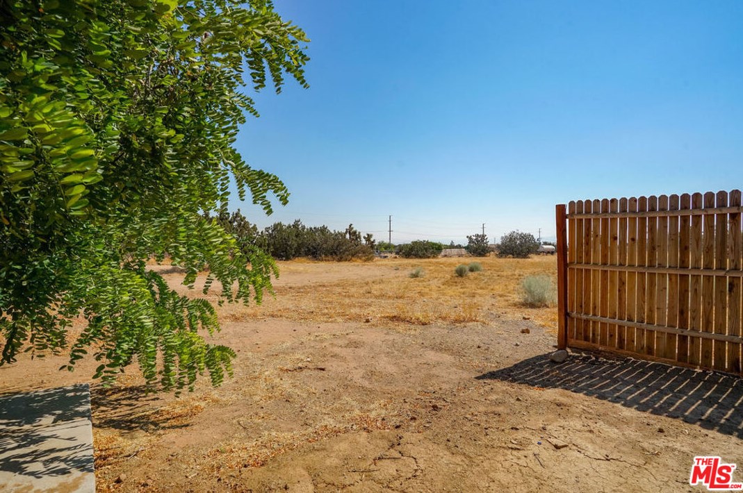 8849 Maple Ave, Hesperia CA  92345-3739 exterior
