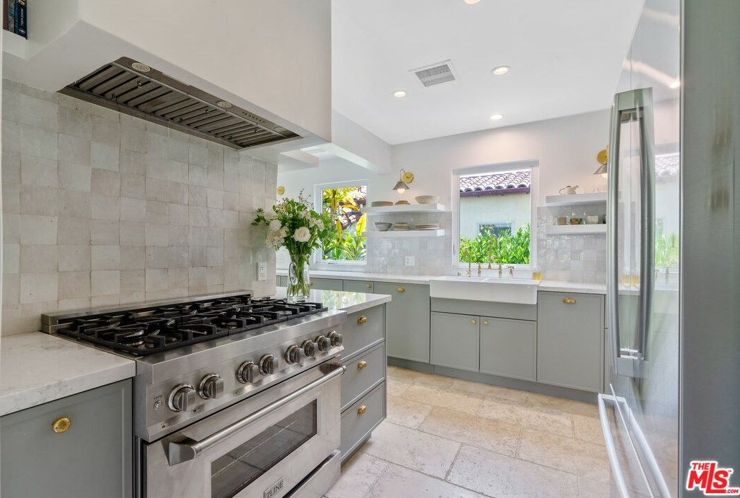 1829 Holt Ave, Los Angeles CA  90035-4307 exterior