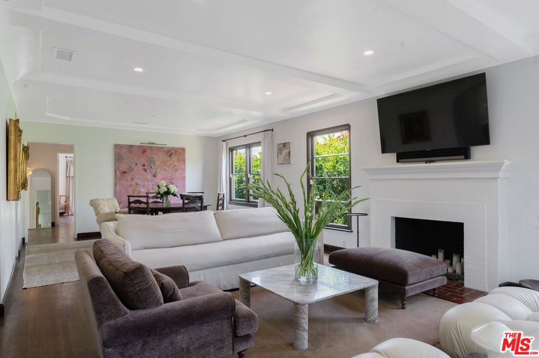 1829 Holt Ave, Los Angeles CA  90035-4307 exterior