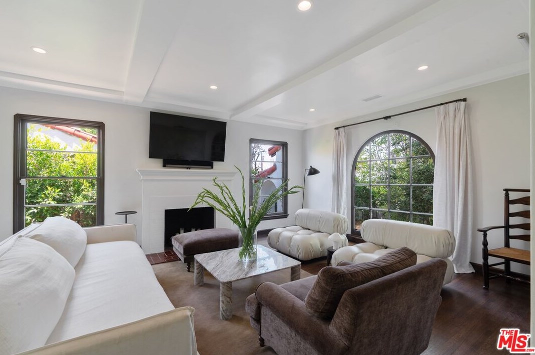 1829 Holt Ave, Los Angeles CA  90035-4307 exterior