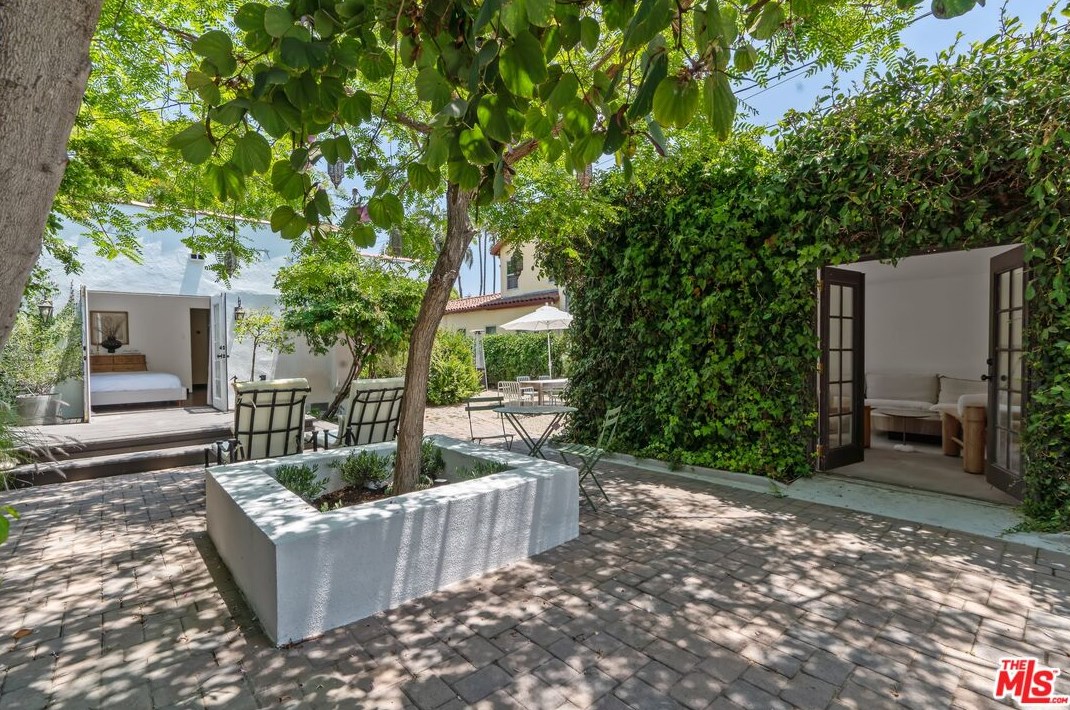 1829 Holt Ave, Los Angeles CA  90035-4307 exterior
