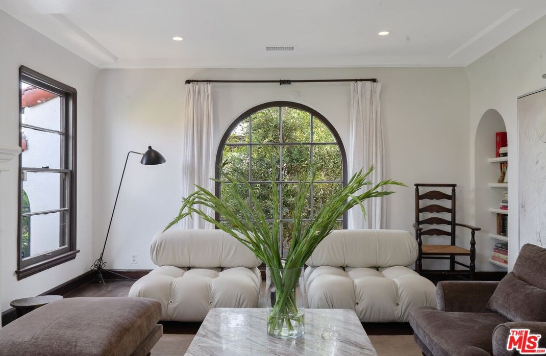 1829 Holt Ave, Los Angeles CA  90035-4307 exterior