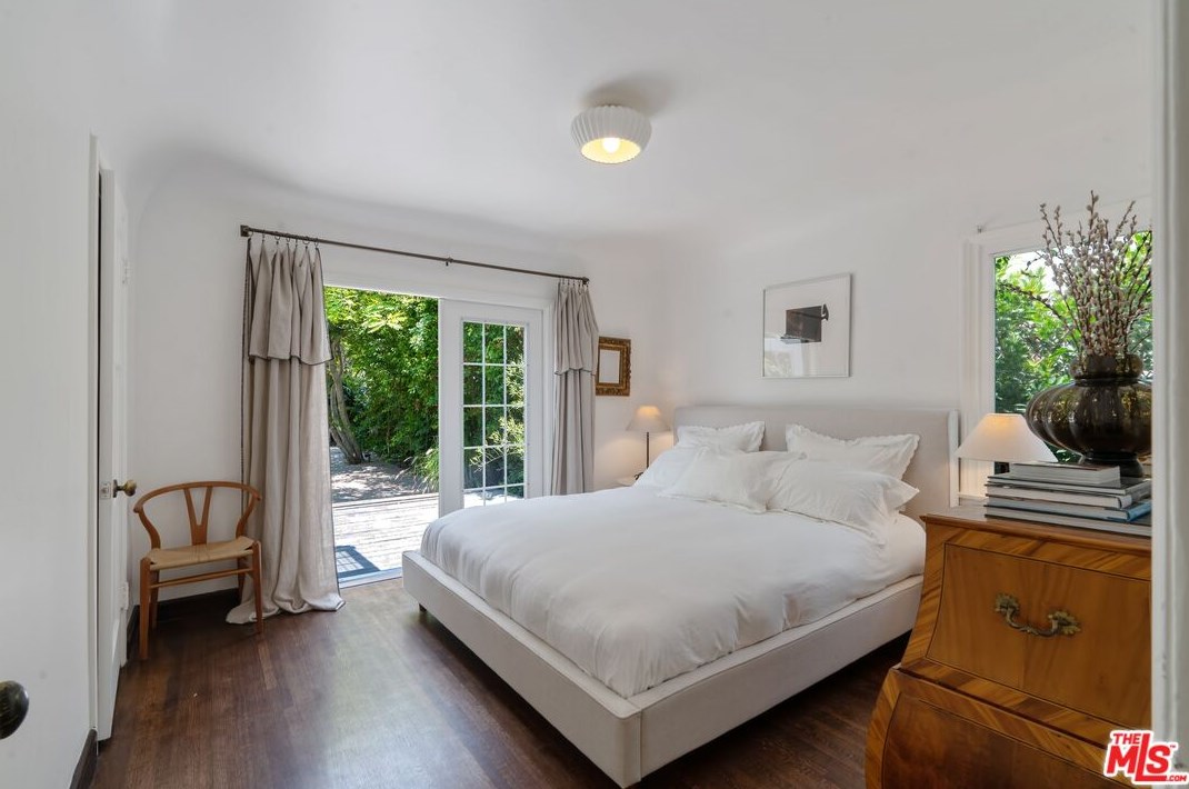 1829 Holt Ave, Los Angeles CA  90035-4307 exterior