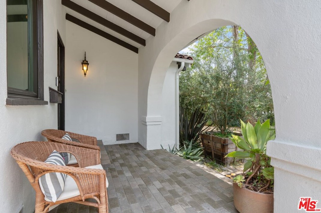 1829 Holt Ave, Los Angeles CA  90035-4307 exterior