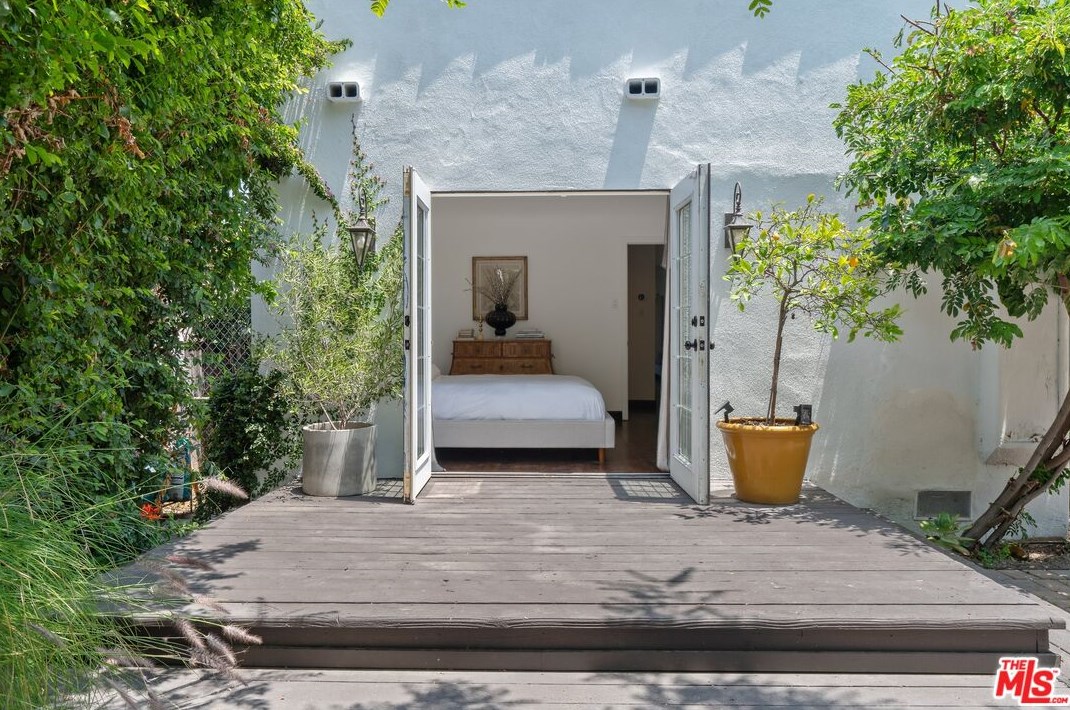 1829 Holt Ave, Los Angeles CA  90035-4307 exterior