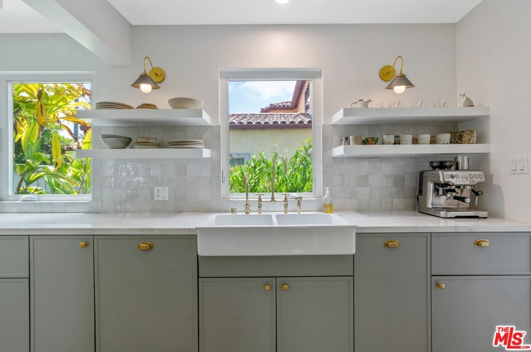 1829 Holt Ave, Los Angeles CA  90035-4307 exterior