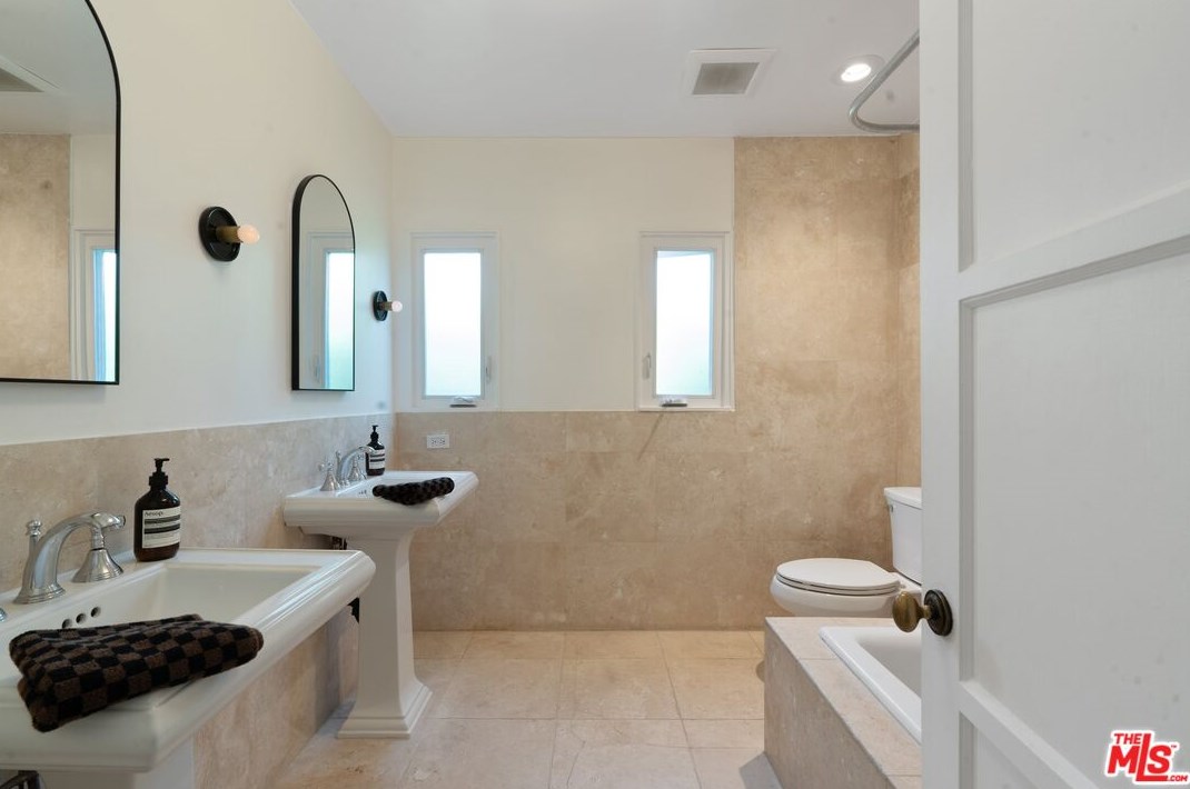 1829 Holt Ave, Los Angeles CA  90035-4307 exterior
