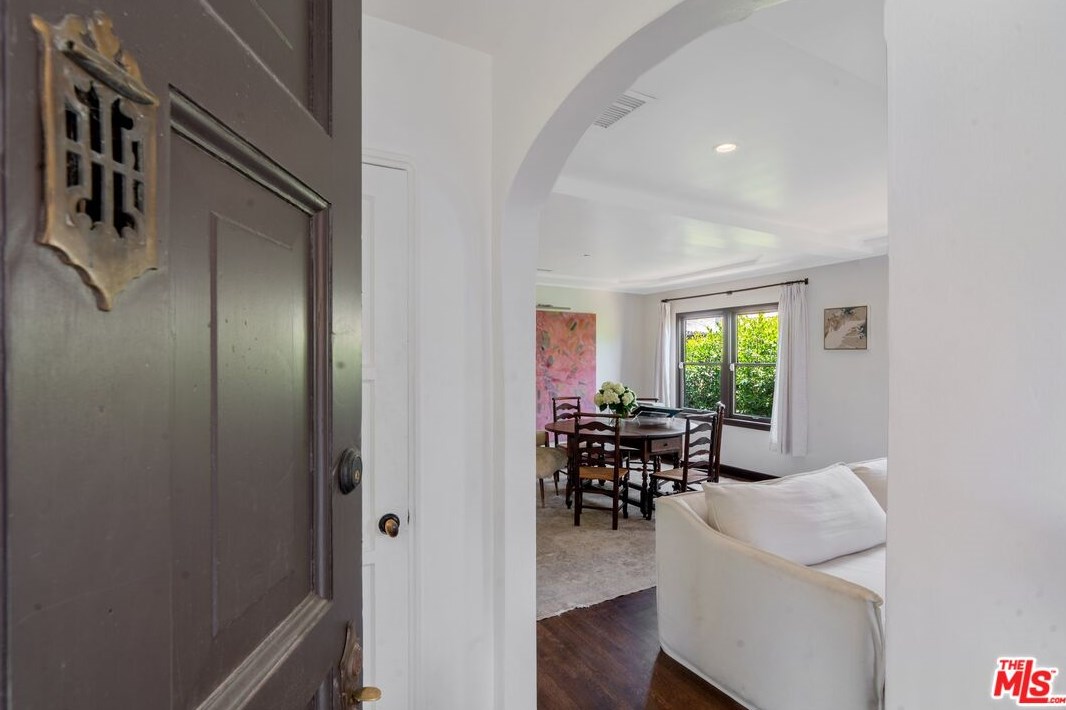 1829 Holt Ave, Los Angeles CA  90035-4307 exterior
