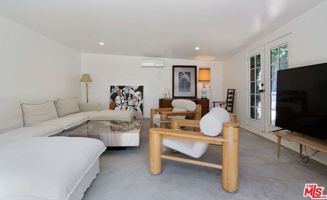 1829 Holt Ave, Los Angeles CA  90035-4307 exterior