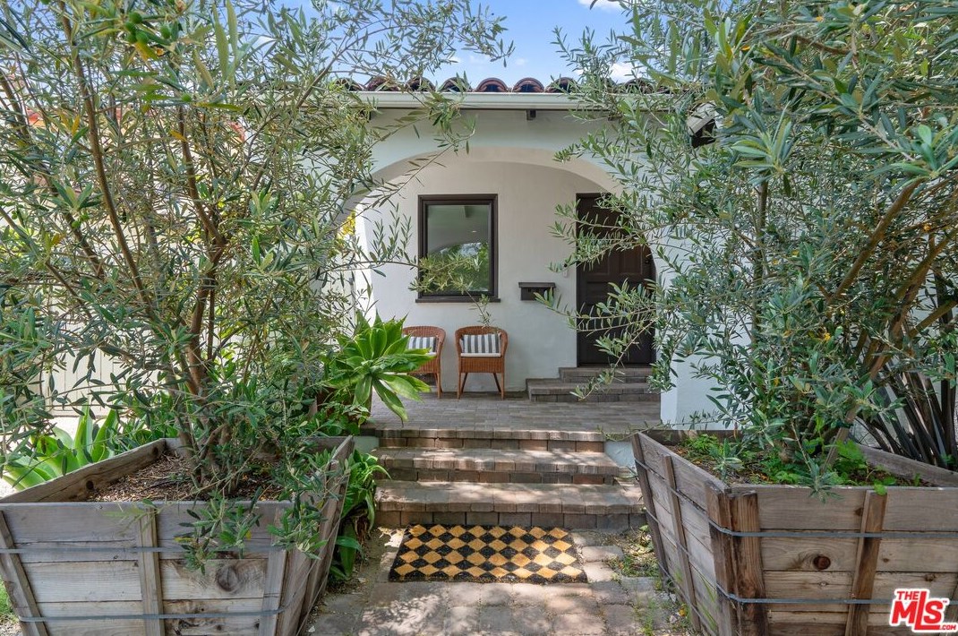 1829 Holt Ave, Los Angeles CA  90035-4307 exterior