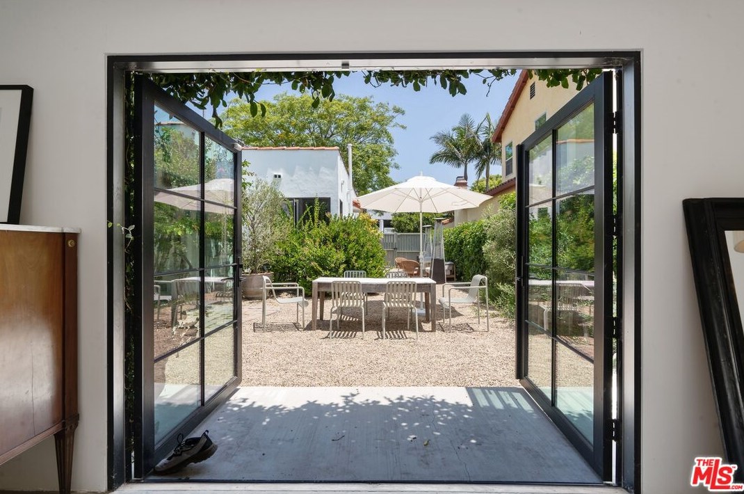 1829 Holt Ave, Los Angeles CA  90035-4307 exterior
