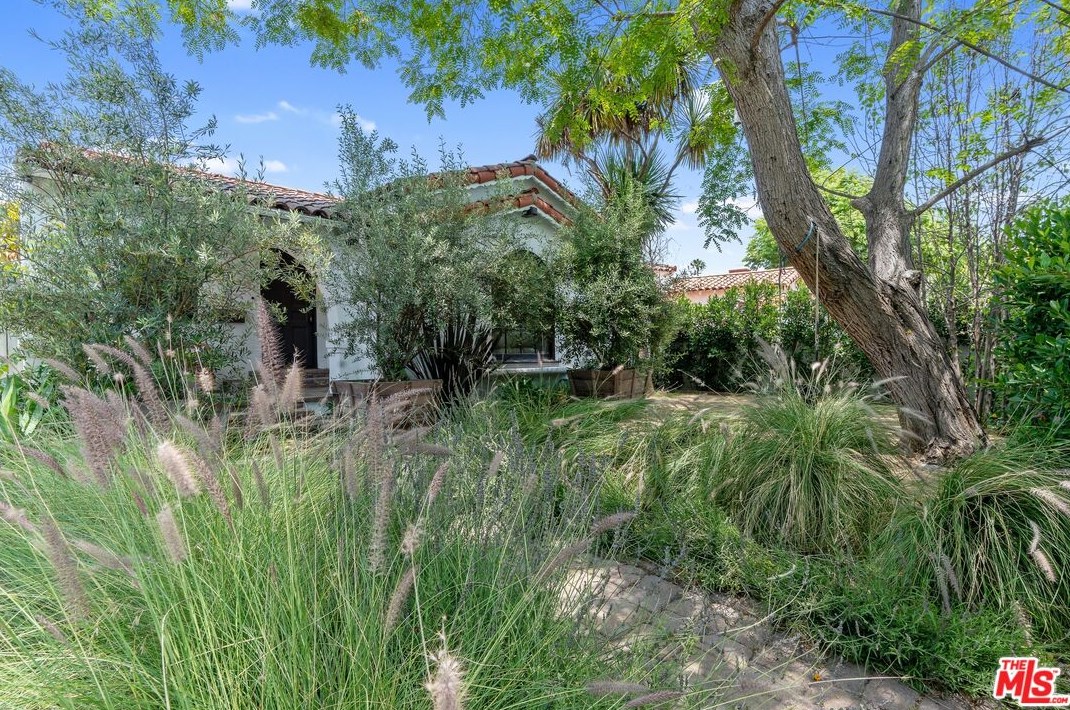 1829 Holt Ave, Los Angeles CA  90035-4307 exterior