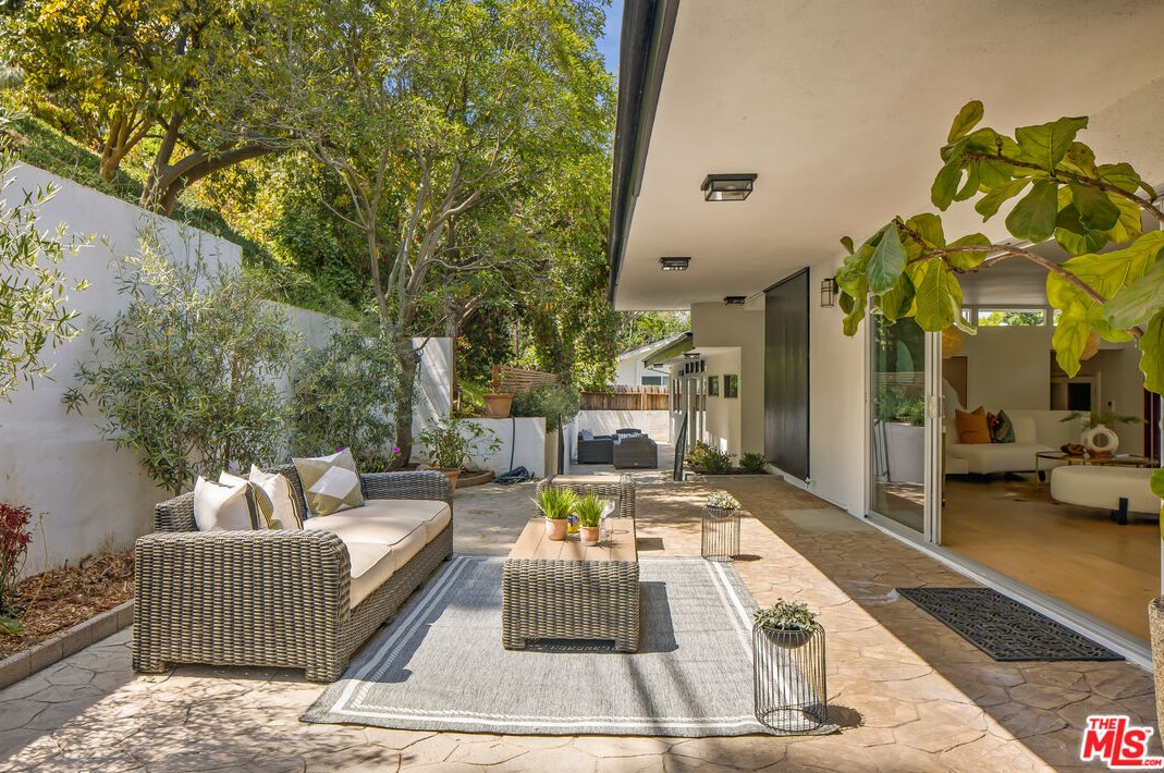 15418 Hamner Dr, Los Angeles CA  90077-1803 exterior